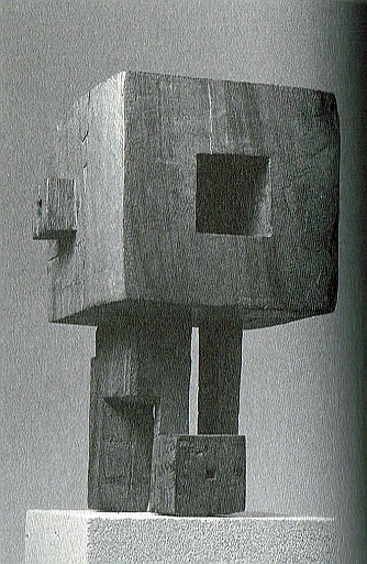 1952 - Kubuskoerper I - Nussbaum - Privatbesitz Frankreich- 39.8x26x21.7cm.jpg